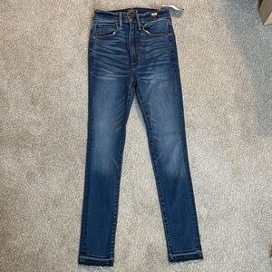 Abercrombie Ultra High Rise Super Skinny Jeans SHORT